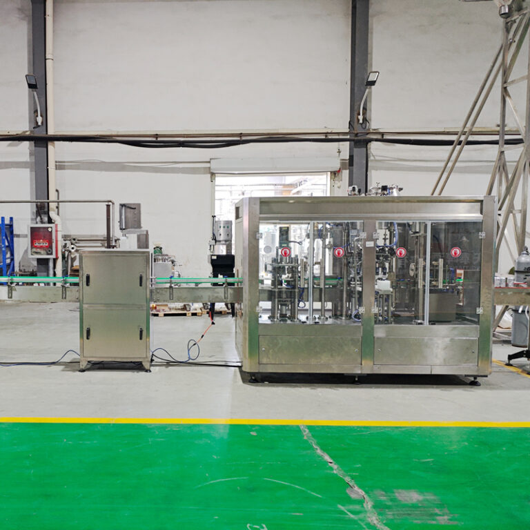 Machine à remplir et à sceller les boîtes de conserve